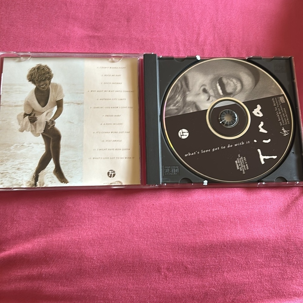 Tina Turner - Picture 2 of 4